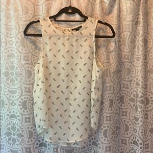 White geometric pattern flowy shirt
